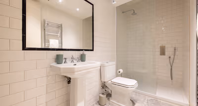 Central Soho Lofts with Lift, AirCon & Concierge