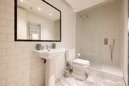 Central Soho Lofts with Lift, AirCon & Concierge
