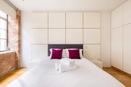 Central Soho Lofts with Lift, AirCon & Concierge