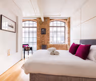 Central Soho Lofts with Lift, AirCon & Concierge
