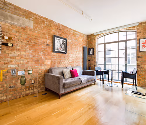 Central Soho Lofts with Lift, AirCon & Concierge
