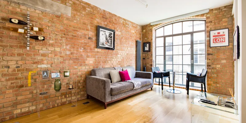 Central Soho Lofts with Lift, AirCon & Concierge