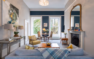Light-filled Period Apartment - Central Bath