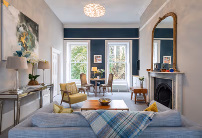 Light-filled Period Apartment - Central Bath