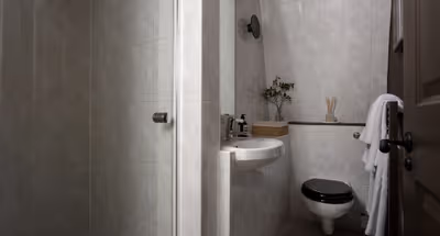 Central & Quiet 2 Bedroom Townhouse with Office