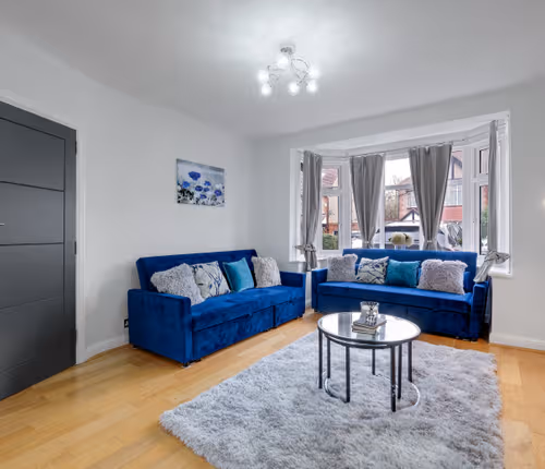 Stylish 3-Bedroom House in Wembley | Close to Park