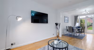 Stylish 3-Bedroom House in Wembley | Close to Park