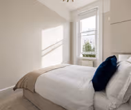 Chic & Light-filled Earls Court Flat near Tube
