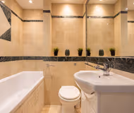 Chic & Light-filled Earls Court Flat near Tube