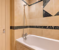 Chic & Light-filled Earls Court Flat near Tube