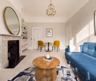 Chic & Light-filled Earls Court Flat near Tube