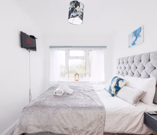 2 bedroom apartment at 2 Bed Grafton Rd