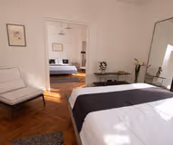 Vase Carapica Serviced Apartment