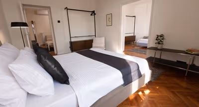 Vase Carapica Serviced Apartment