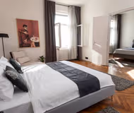 Vase Carapica Serviced Apartment