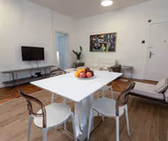 Vase Carapica Serviced Apartment