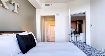 Rene Levesque Street Serviced Apartment