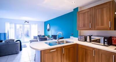 4BR Contractor/Family house 2.5 Bath, free parking