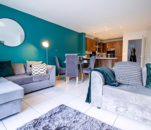 4BR Contractor/Family house 2.5 Bath, free parking