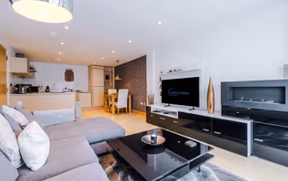 Central Leeds 2BR 2BA Wi-Fi Kitchen Sleeps 5