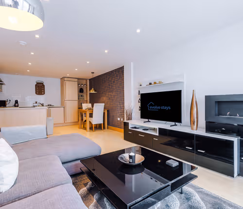 Central Leeds 2BR 2BA Wi-Fi Kitchen Sleeps 5