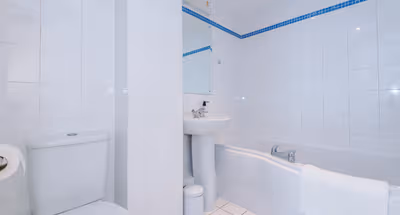 Central Leeds 2BR 2BA Wi-Fi Kitchen Sleeps 5