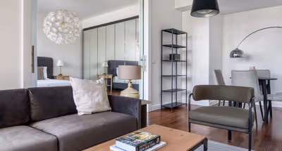 Rue Lord Byron Serviced Apartment