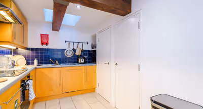 Central MCR 2BR2BA Parking WiFi Full Kitchen
