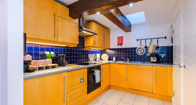 Central MCR 2BR2BA Parking WiFi Full Kitchen