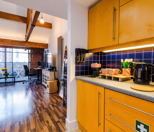 Central MCR 2BR2BA Parking WiFi Full Kitchen