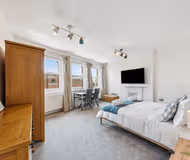 Bedroom at Hampstead High Street