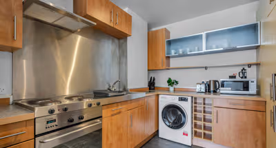 Fully equipped kitchen in 1 bed at London City Apartments by MySquare