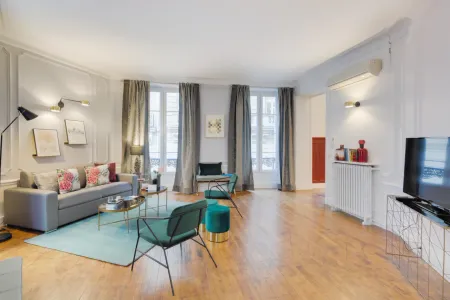 Magnificently Furnished 5BR Jewel in Champs-Élysées