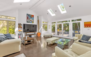 Van Noord Ave Apartment