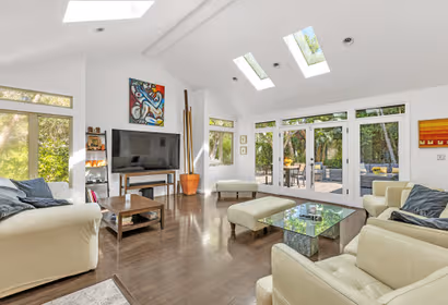 Van Noord Ave Apartment