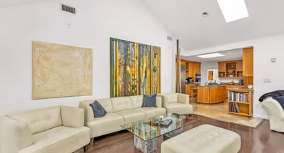 Van Noord Ave Apartment