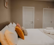 Modern 1BR • Free Parking • Walk to West Park