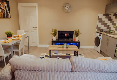 Modern 1BR • Free Parking • Walk to West Park