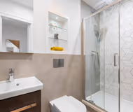 Flat 67 Coombe Hill House (London)