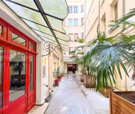 Authentic Parisian Stay-Expansive 5-Bedroom in a Chic, Historic Locale