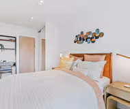 Flat 117 Coombe Hill House (London)