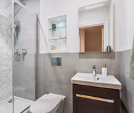 Flat 117 Coombe Hill House (London)