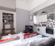Flat 3, 98 Prestbury Road