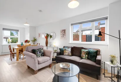 Stylish 4 Bed, 2.5 Bath in Borehamwood