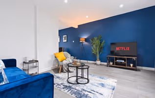 3 Bed Contractor Friendly WIFI Lots Of Parking