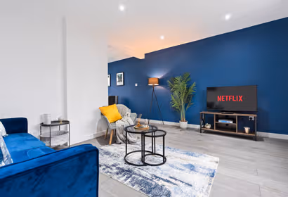 3 Bed Contractor Friendly WIFI Lots Of Parking