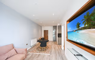 Luxury 1-Bedroom 2mins walk CMK shopping and Xscape