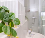 4 Double Bedrooms with Secure Parking & Wifi