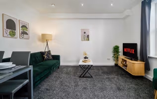 The Windsor - 2 Bed Home in Leeds