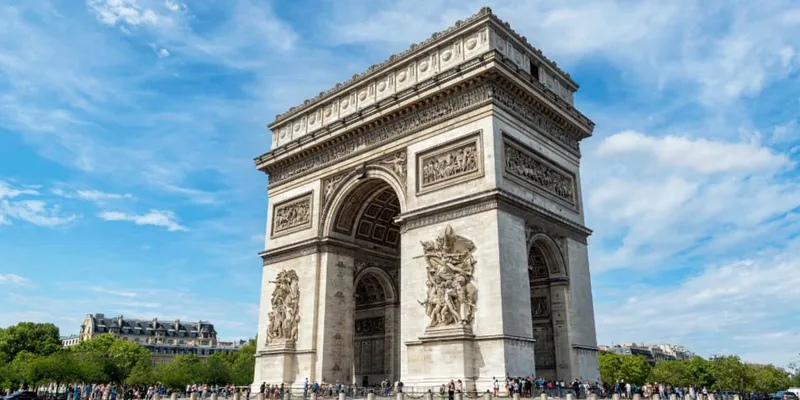 Magnificently Furnished! Jewel in Champs-Élysées